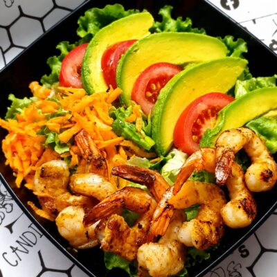 Ensalada de Camaron lechuga tomate aguacate zanahoria