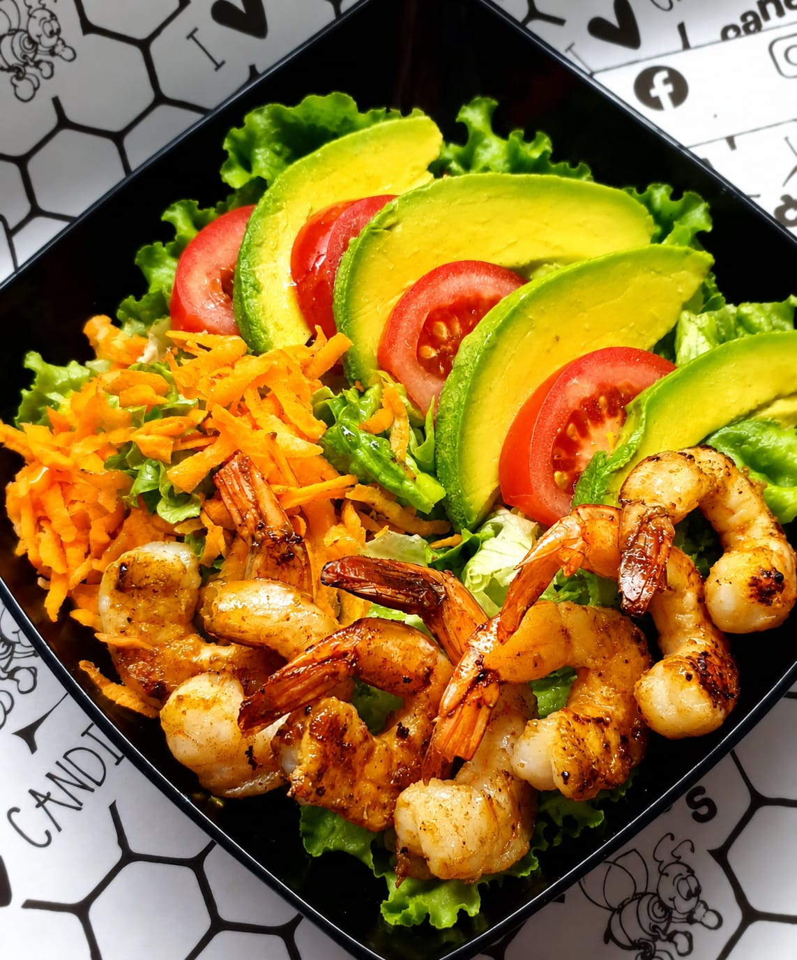 Ensalada de Camaron lechuga tomate aguacate zanahoria