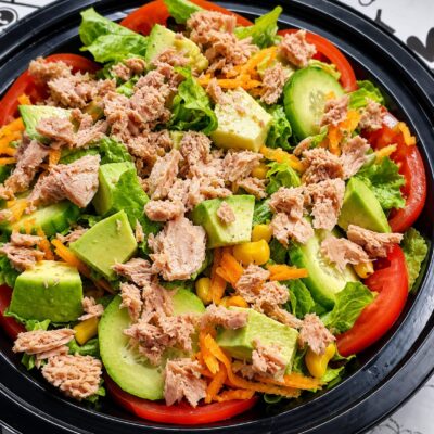 Ensalada de atun aguacate tomate lechuga