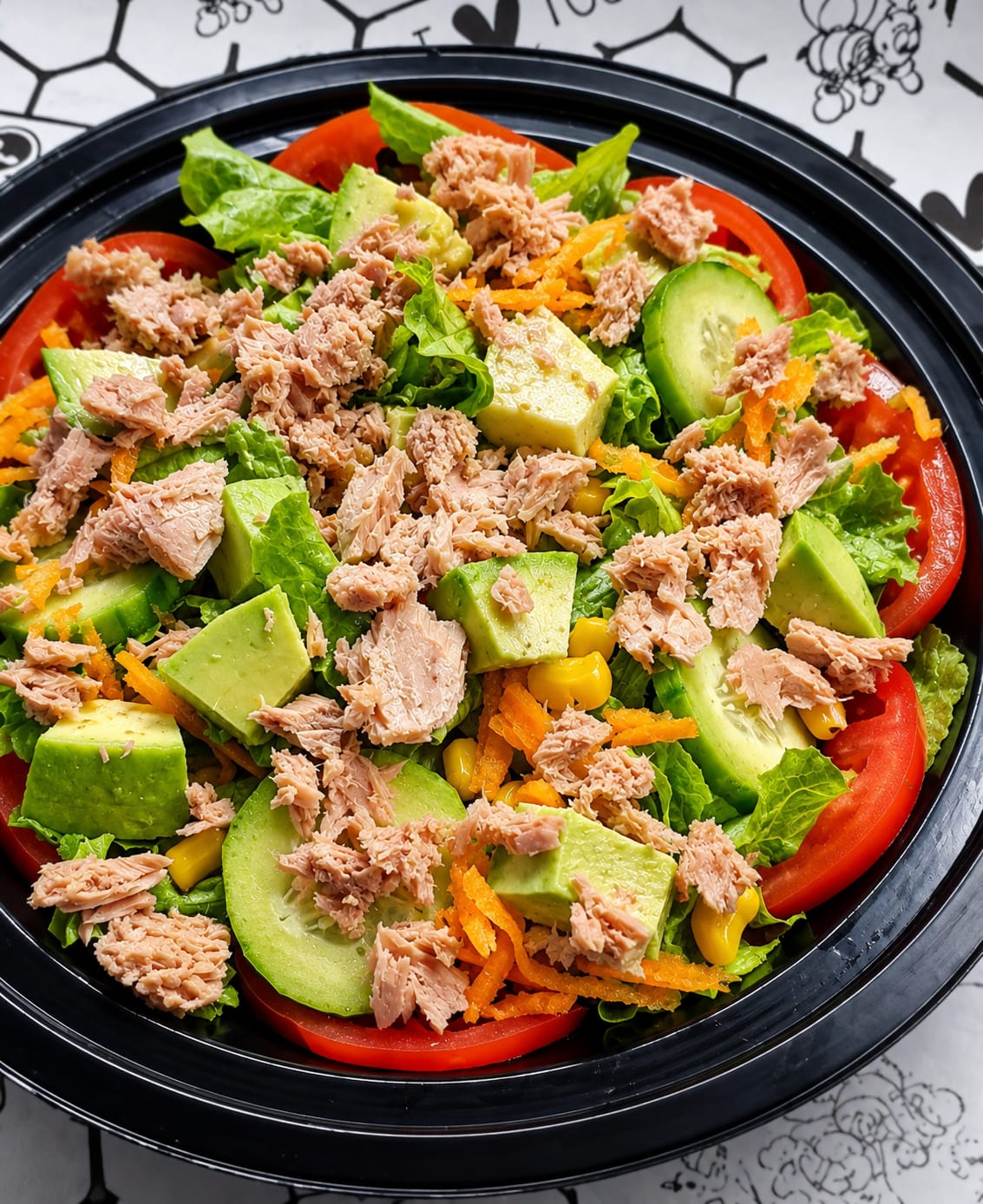 Ensalada de atun aguacate tomate lechuga
